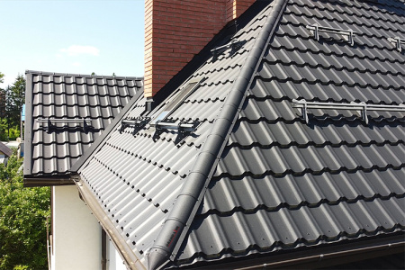 металлочерепица_Kvinta Plus_Velur_9005_снегозадержатели трубчатые GL_9005